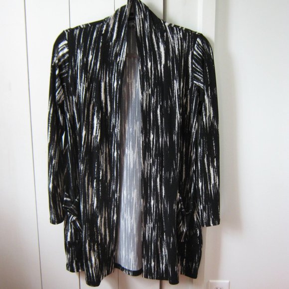 Sympli Black and White Open Front top with Pockets - Picture 1 of 5
